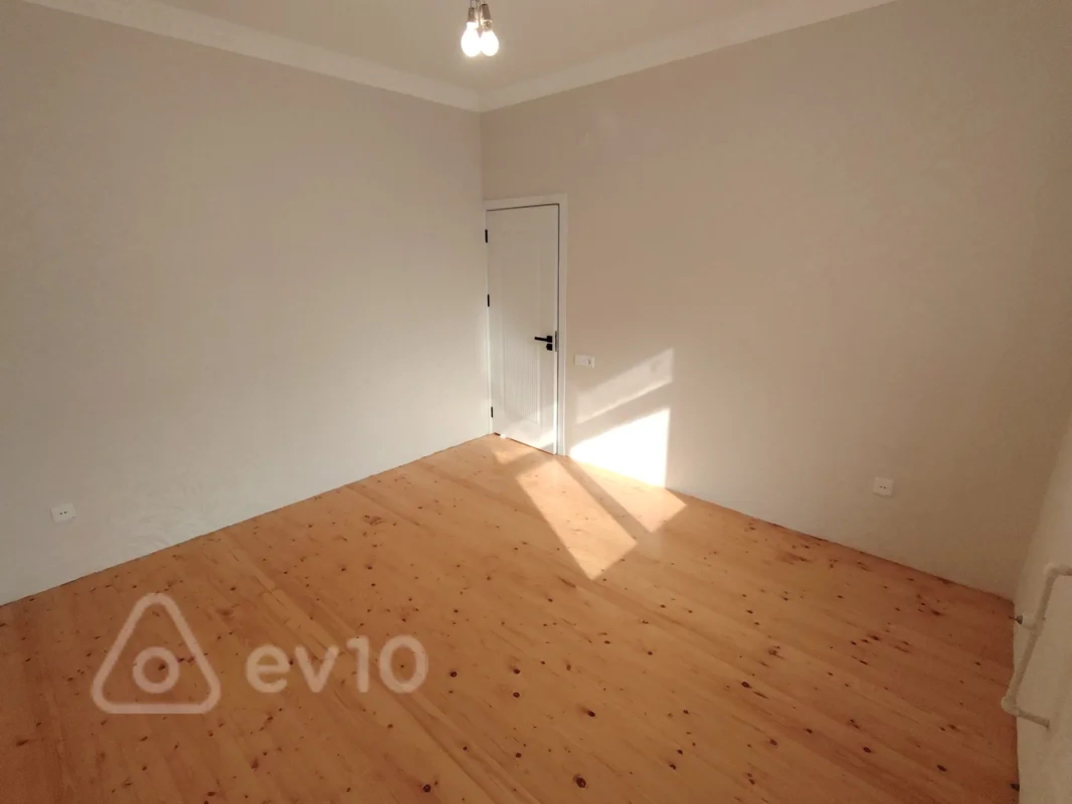 Satılır 5 otaqlı həyət evi 180 m²