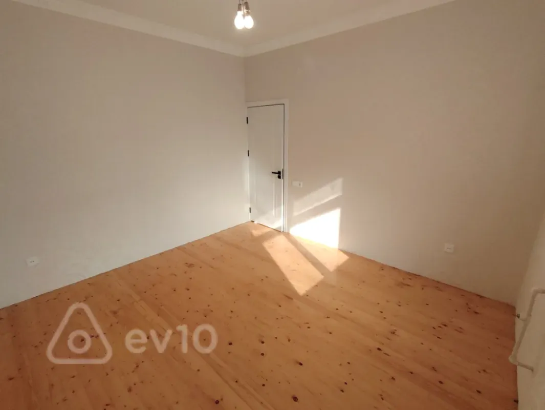 Satılır 5 otaqlı həyət evi 180 m²