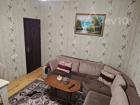 Satılır 5 otaqlı həyət evi 180 m²