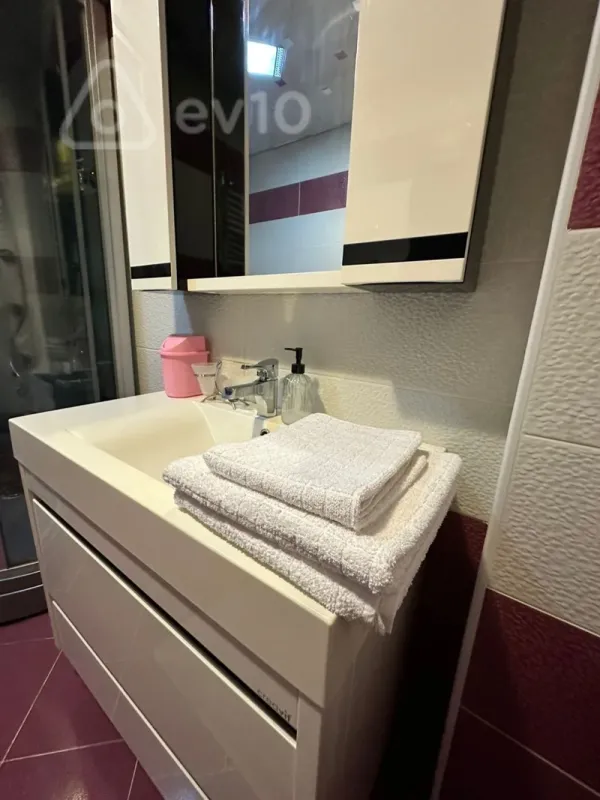 Kirayə verilir 2 otaqlı yeni tikili 120 m²