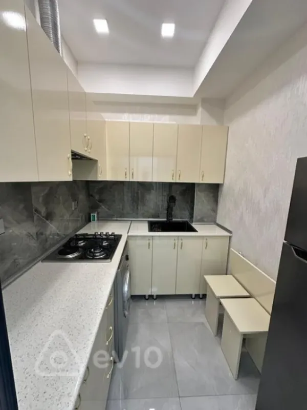 Kirayə verilir 2 otaqlı yeni tikili 60 m²