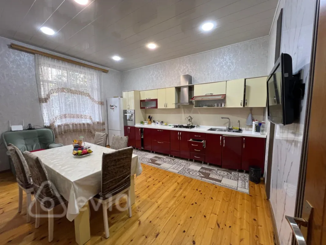 Satılır 9 otaqlı həyət evi 351.9 m²