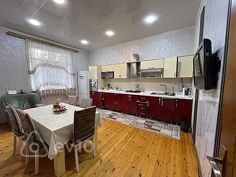 Satılır 9 otaqlı həyət evi 351.9 m²