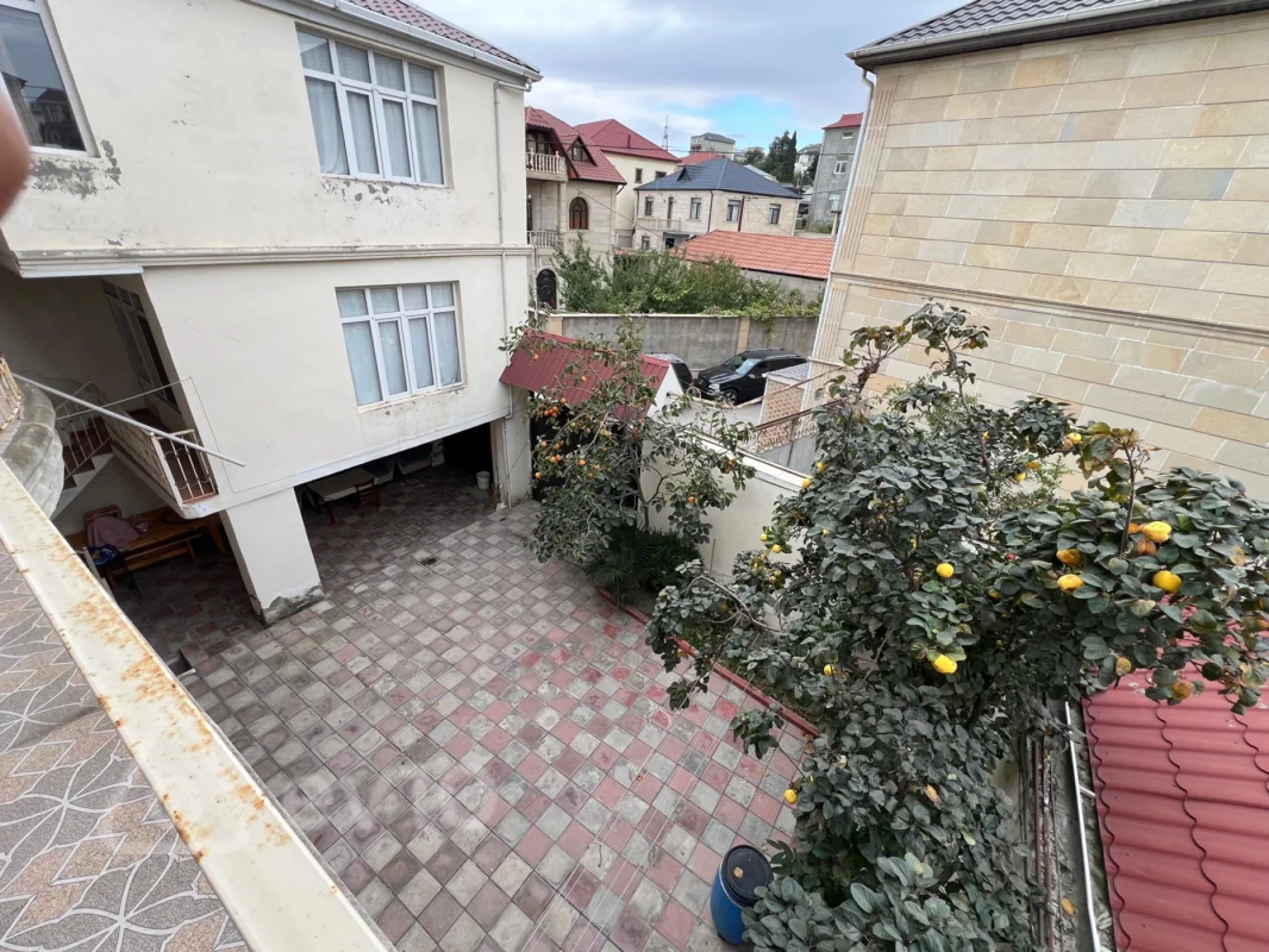 Satılır 9 otaqlı həyət evi 351.9 m²