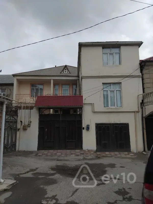 Satılır 9 otaqlı həyət evi 351.9 m²