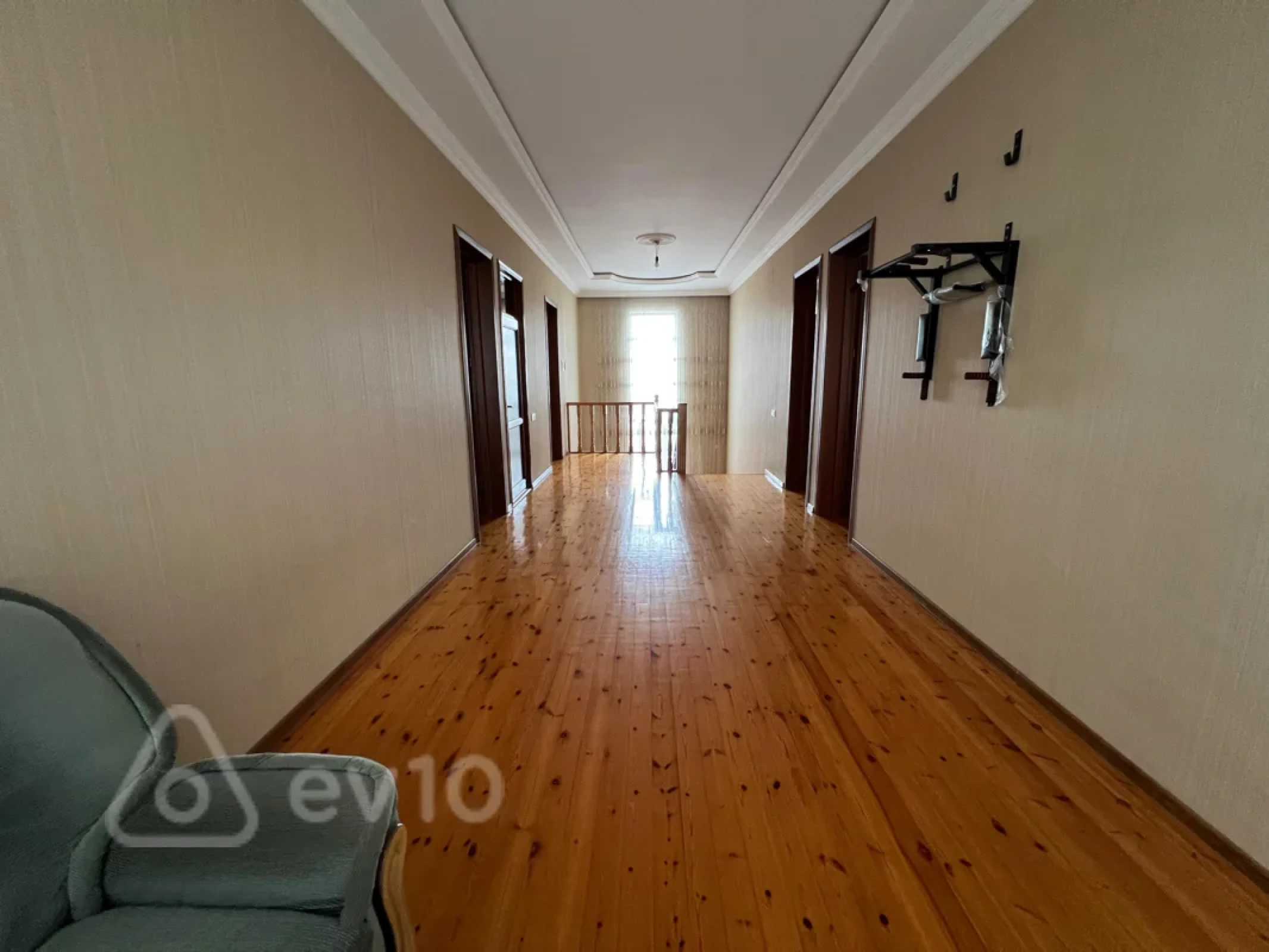 Satılır 9 otaqlı həyət evi 351.9 m²
