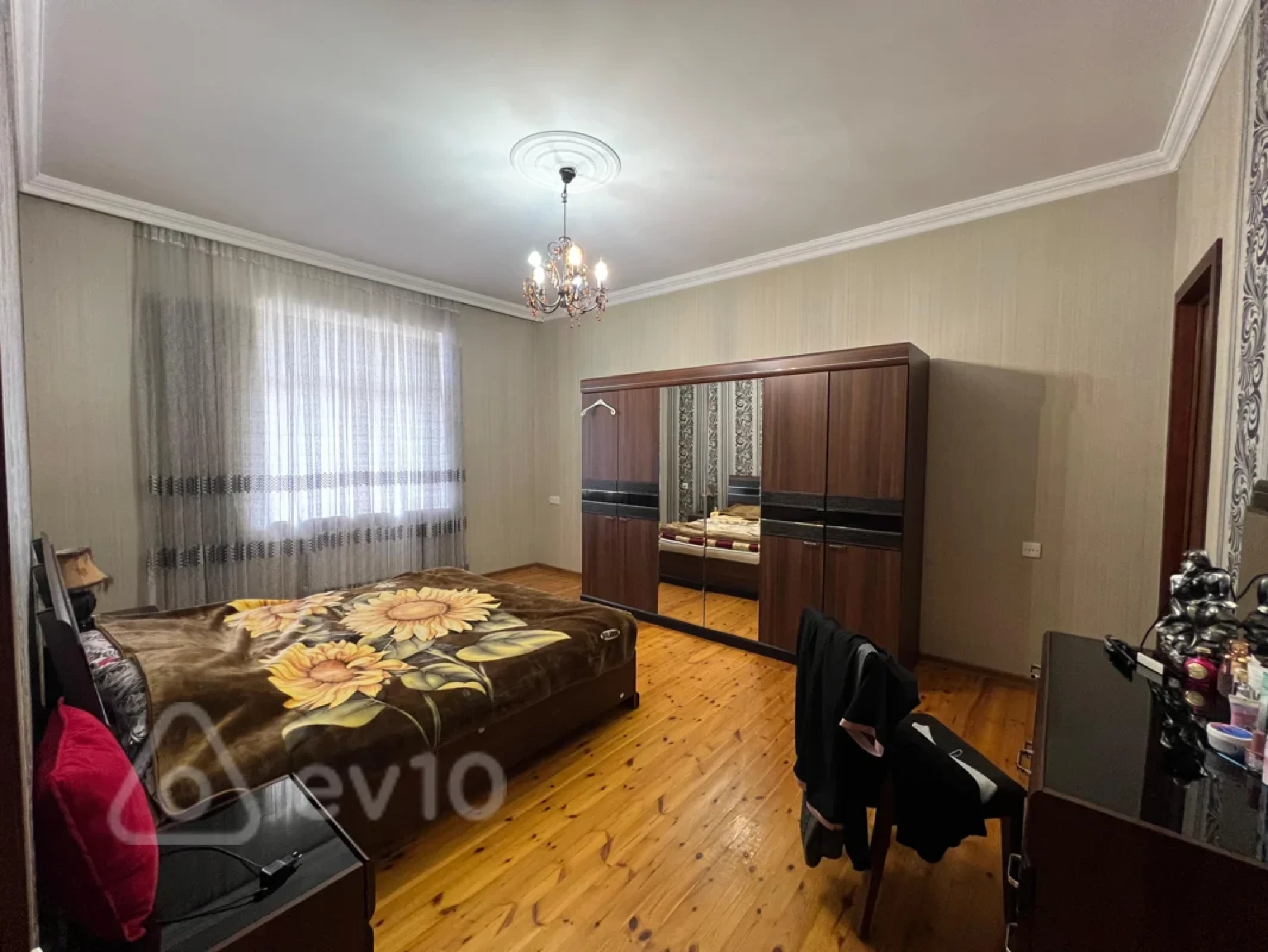 Satılır 9 otaqlı həyət evi 351.9 m²