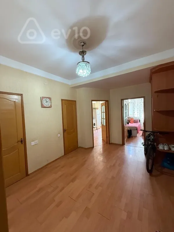 Kirayə verilir 3 otaqlı köhnə tikili 85 m²