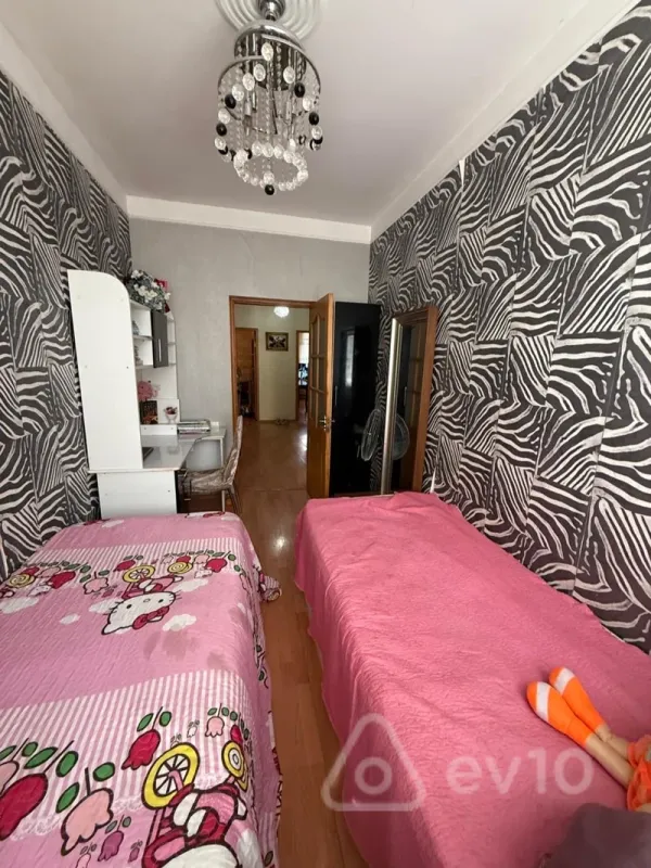 Kirayə verilir 3 otaqlı köhnə tikili 85 m²
