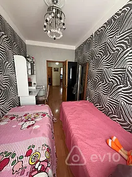 Kirayə verilir 3 otaqlı köhnə tikili 85 m²