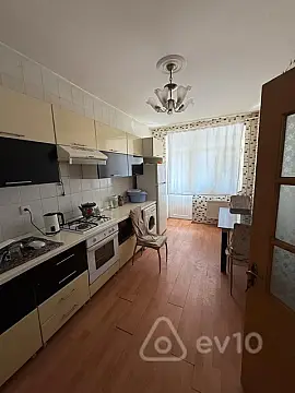 Kirayə verilir 3 otaqlı köhnə tikili 85 m²