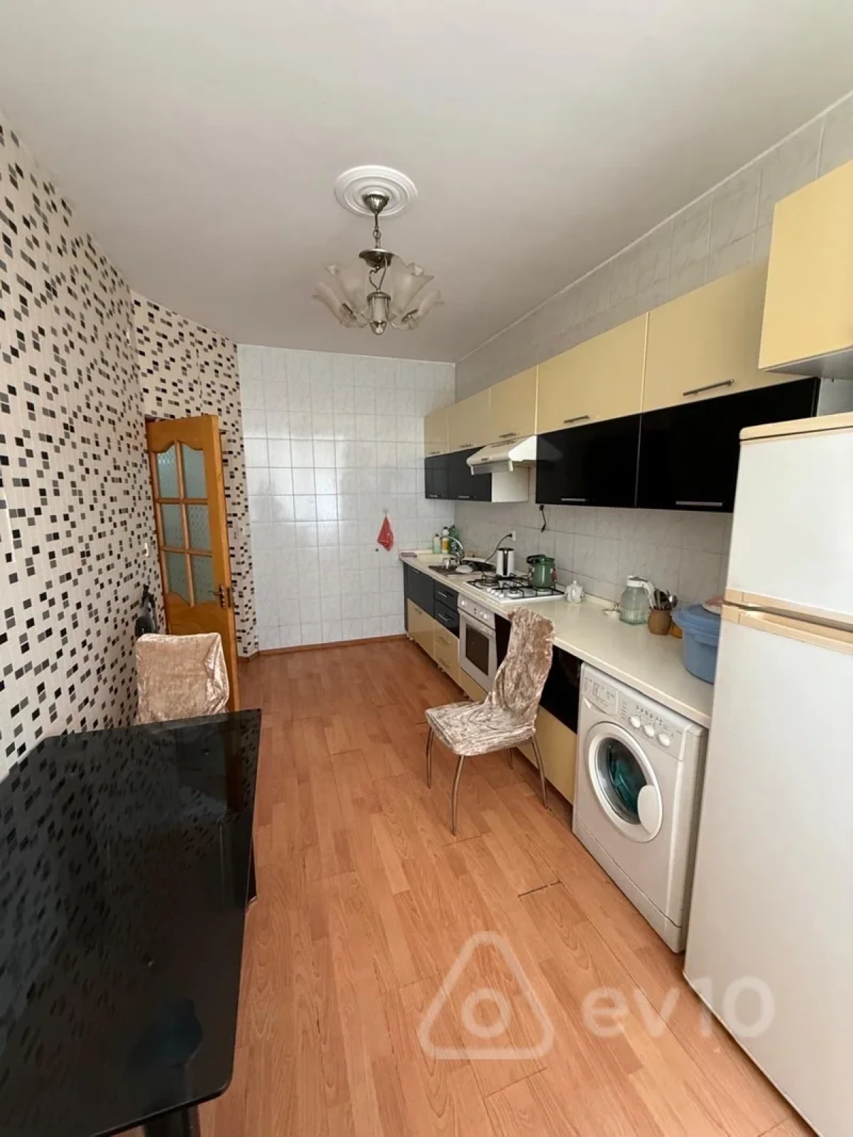 Kirayə verilir 3 otaqlı köhnə tikili 85 m²