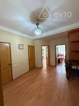 Kirayə verilir 3 otaqlı köhnə tikili 85 m²