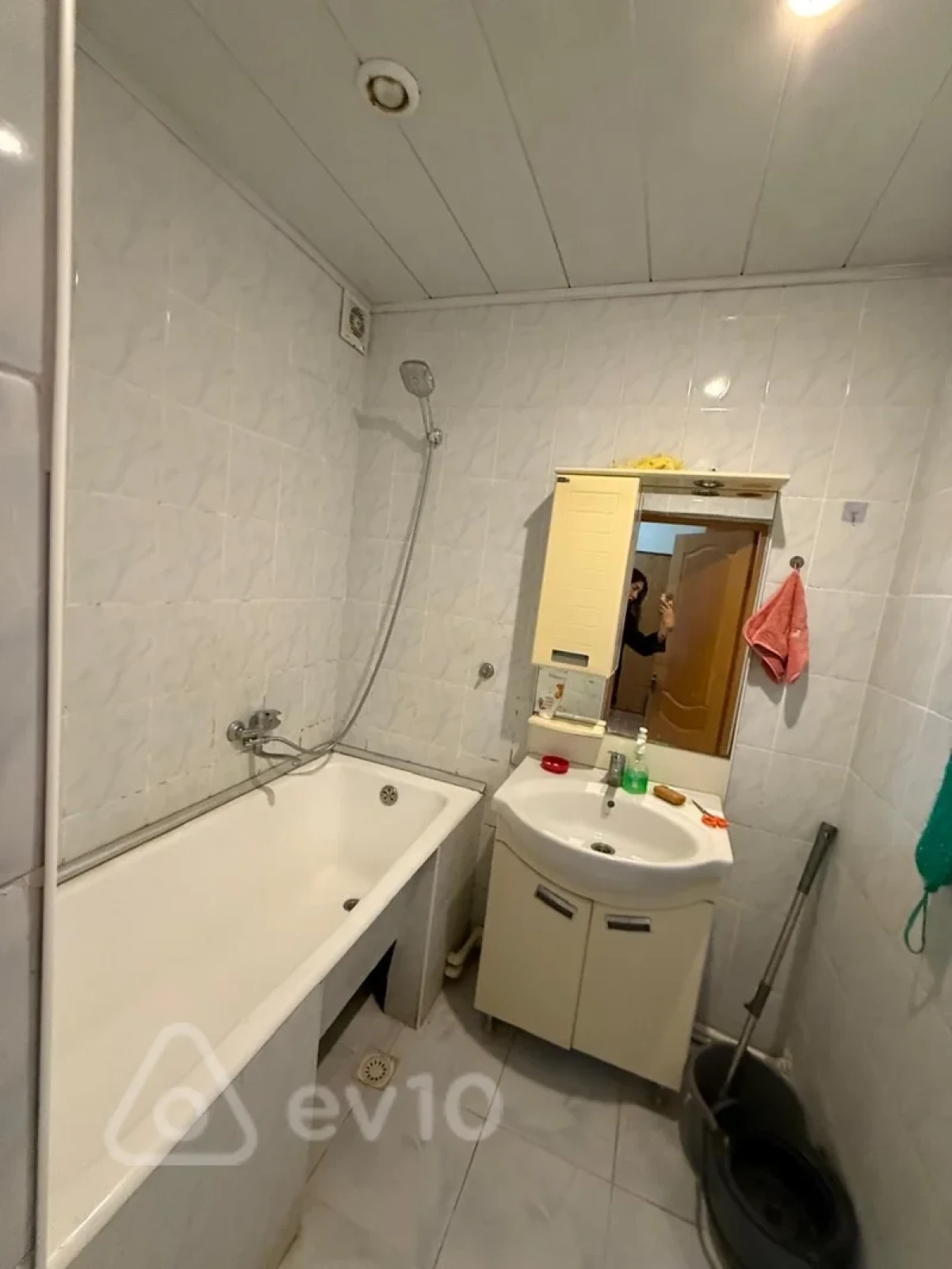 Kirayə verilir 3 otaqlı köhnə tikili 85 m²