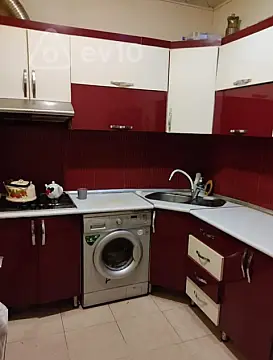 Kirayə verilir 3 otaqlı köhnə tikili 85 m²