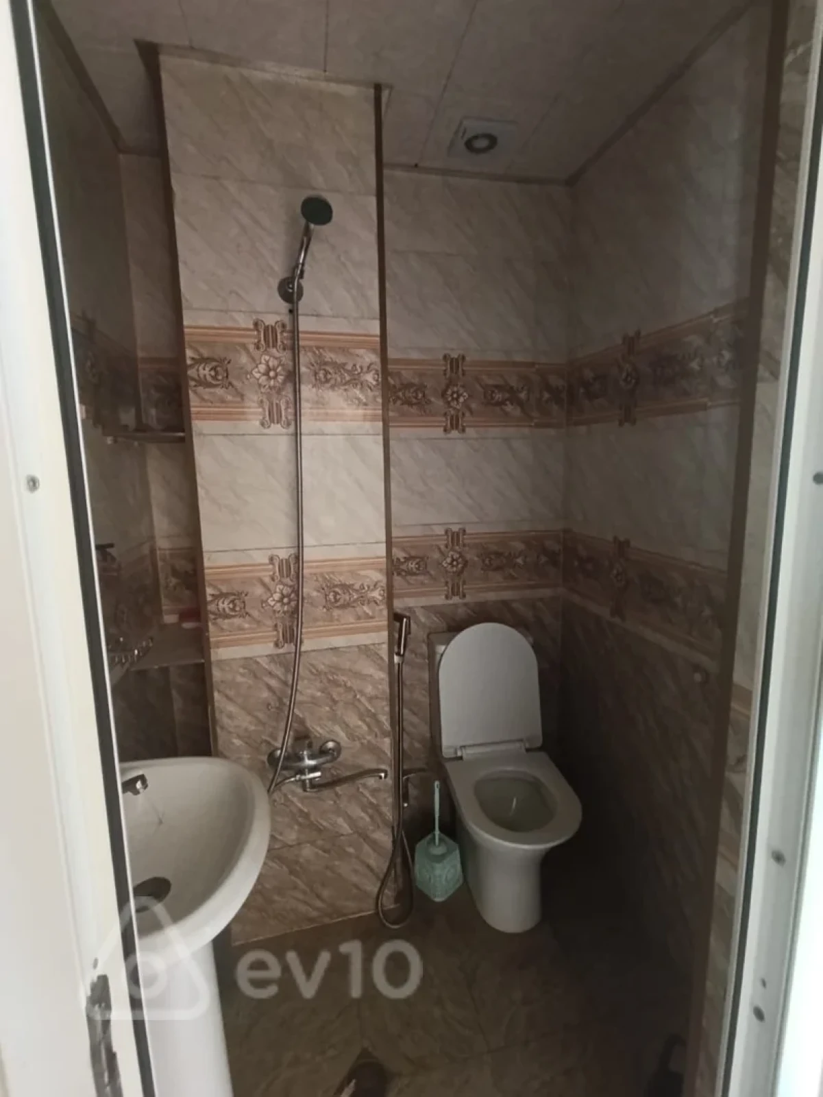 Kirayə verilir 3 otaqlı köhnə tikili 85 m²