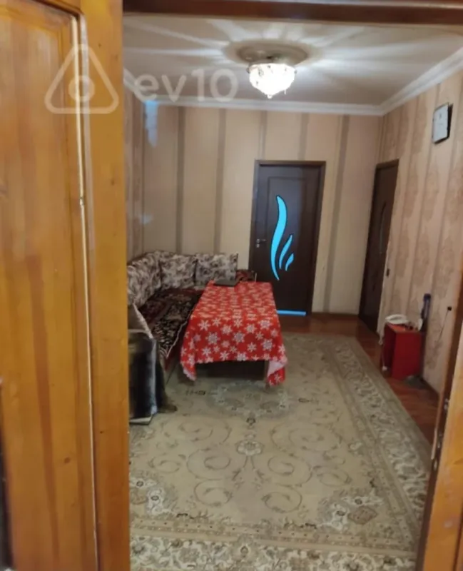 Kirayə verilir 3 otaqlı köhnə tikili 85 m²