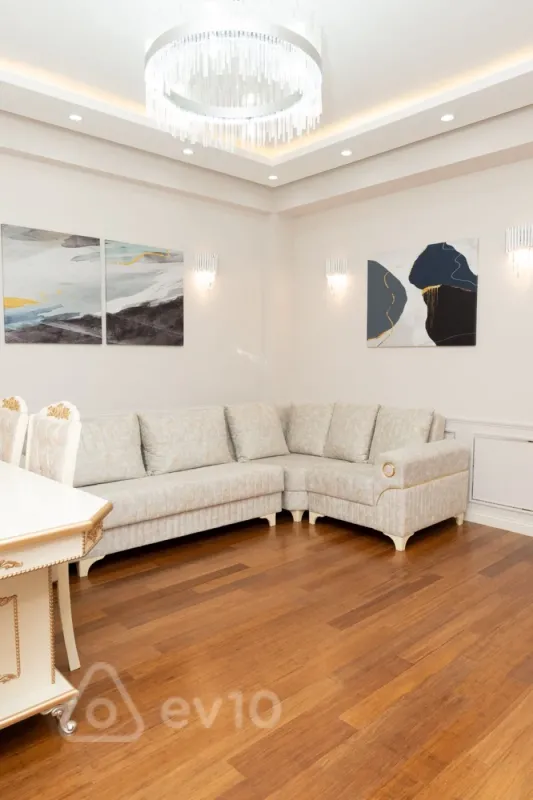 Kirayə verilir 2 otaqlı yeni tikili 60 m²