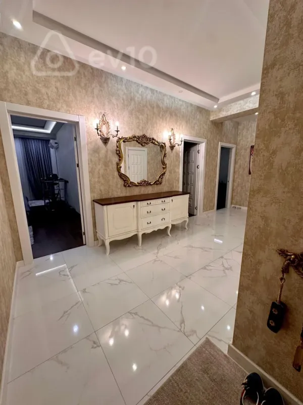 Kirayə verilir 4 otaqlı yeni tikili 145 m²