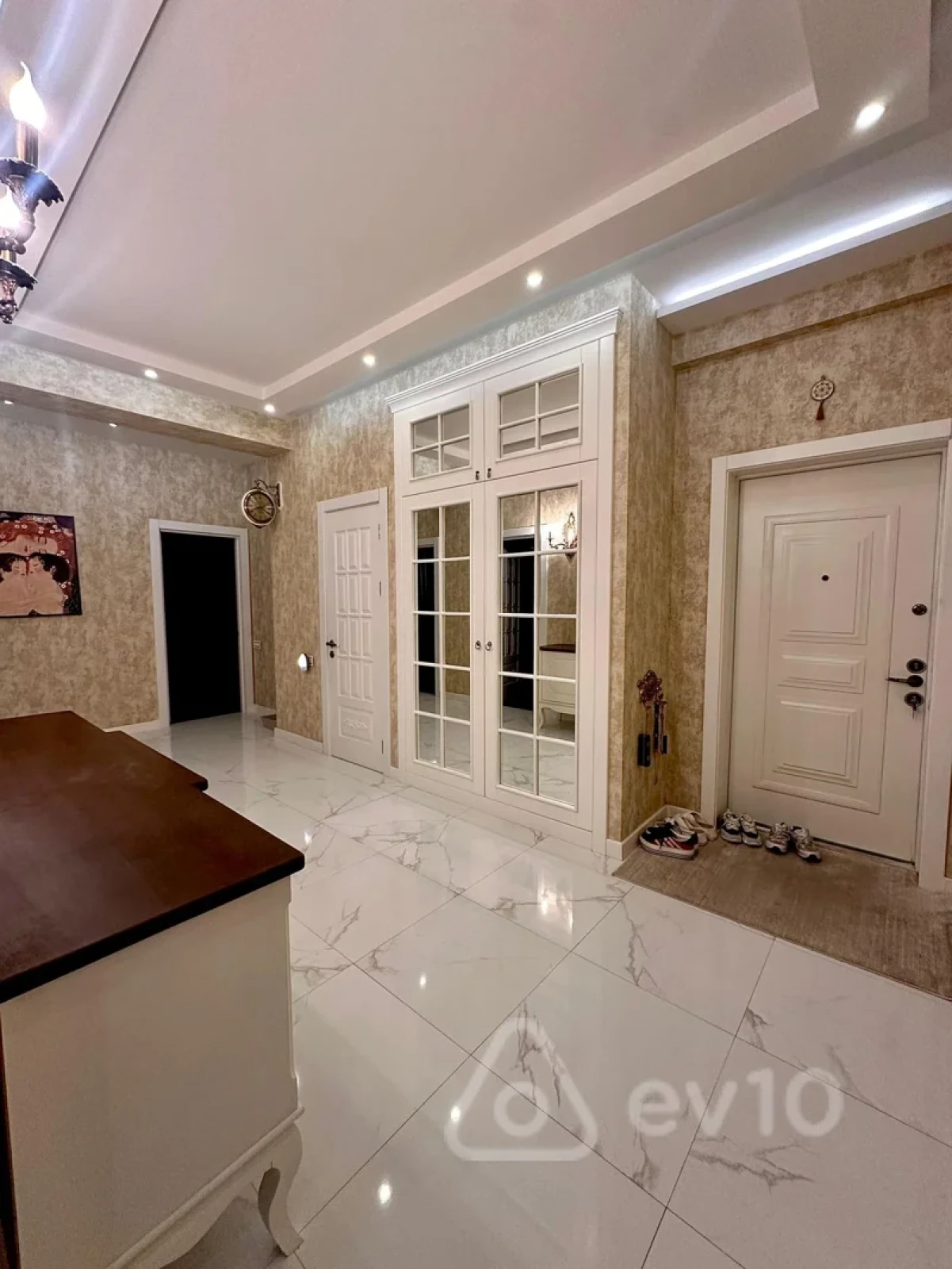 Kirayə verilir 4 otaqlı yeni tikili 145 m²