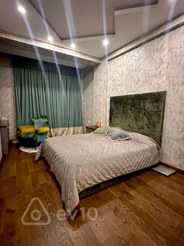 Kirayə verilir 4 otaqlı yeni tikili 145 m²