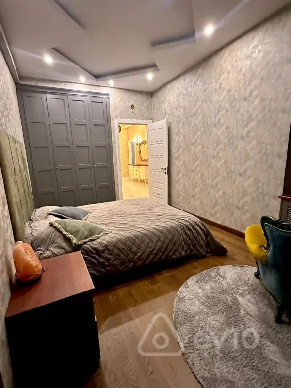 Kirayə verilir 4 otaqlı yeni tikili 145 m²