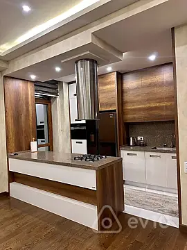 Kirayə verilir 4 otaqlı yeni tikili 145 m²