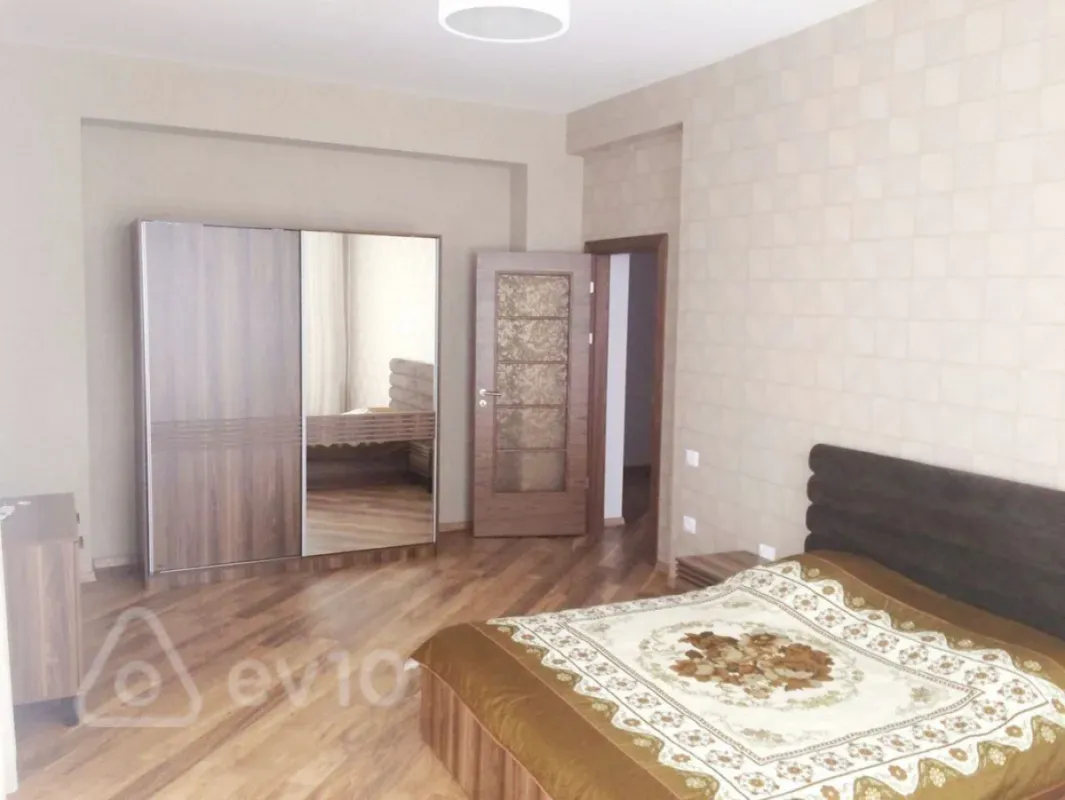 Kirayə verilir 4 otaqlı yeni tikili 180 m²
