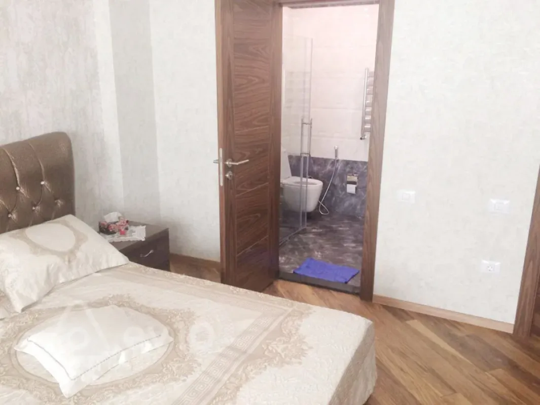 Kirayə verilir 4 otaqlı yeni tikili 180 m²