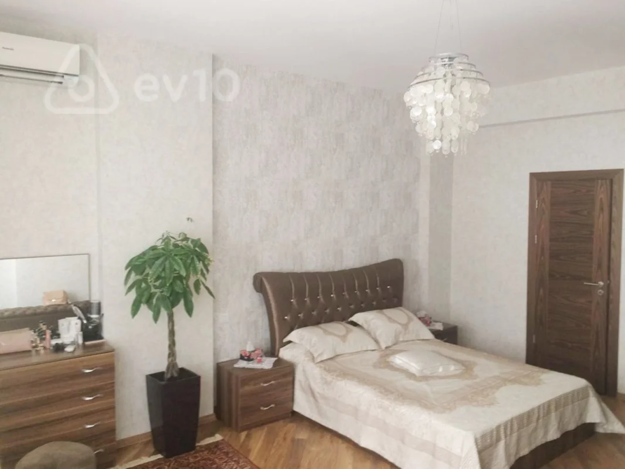 Kirayə verilir 4 otaqlı yeni tikili 180 m²