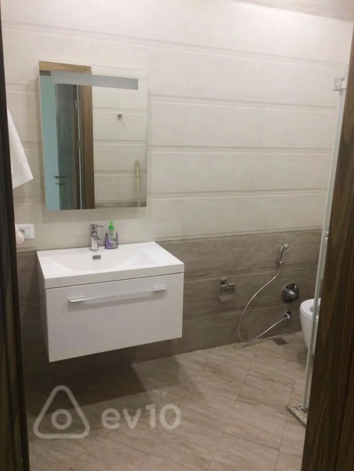 Kirayə verilir 4 otaqlı yeni tikili 180 m²