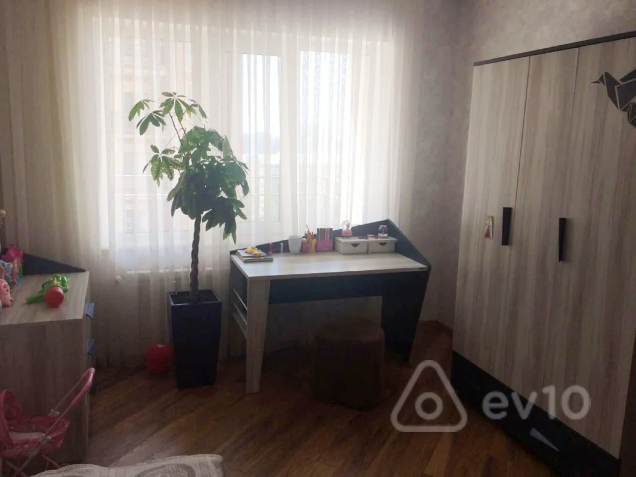 Kirayə verilir 4 otaqlı yeni tikili 180 m²