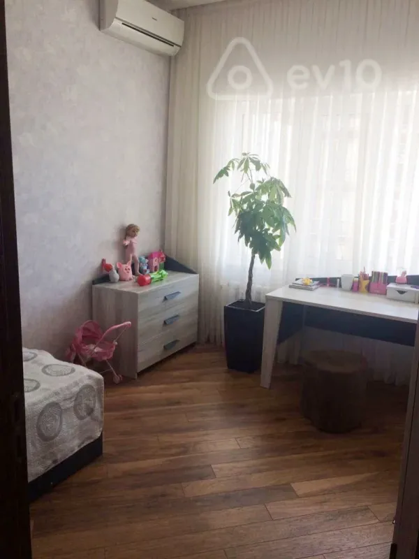 Kirayə verilir 4 otaqlı yeni tikili 180 m²