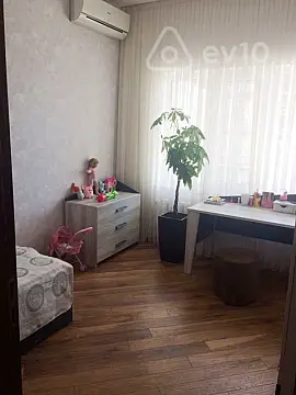 Kirayə verilir 4 otaqlı yeni tikili 180 m²