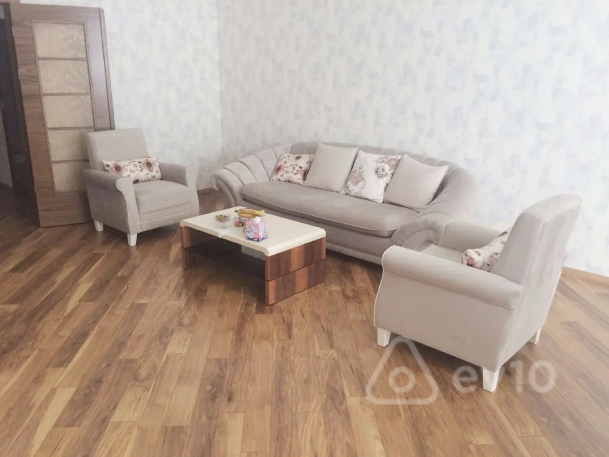 Kirayə verilir 4 otaqlı yeni tikili 180 m²