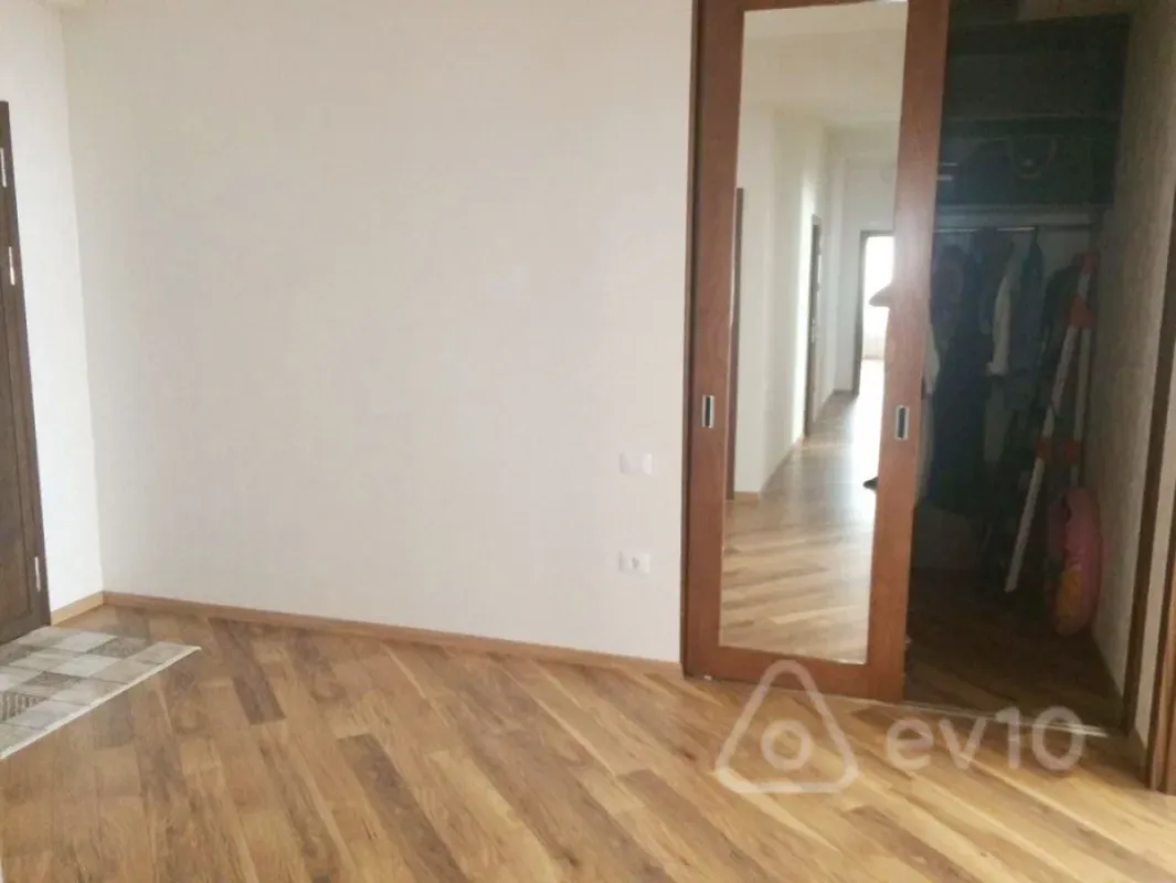 Kirayə verilir 4 otaqlı yeni tikili 180 m²