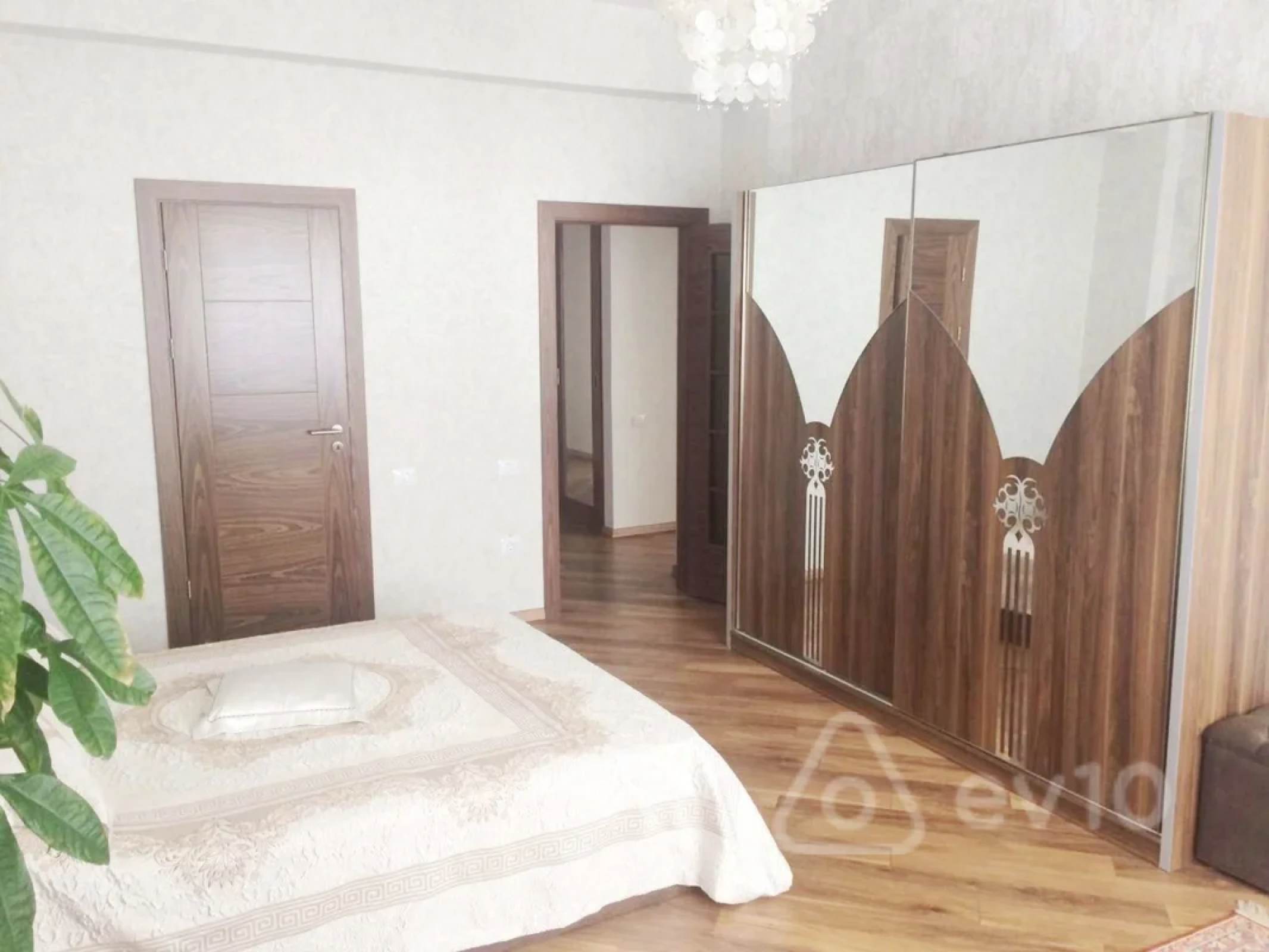 Kirayə verilir 4 otaqlı yeni tikili 180 m²