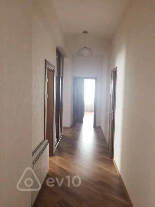 Kirayə verilir 4 otaqlı yeni tikili 180 m²