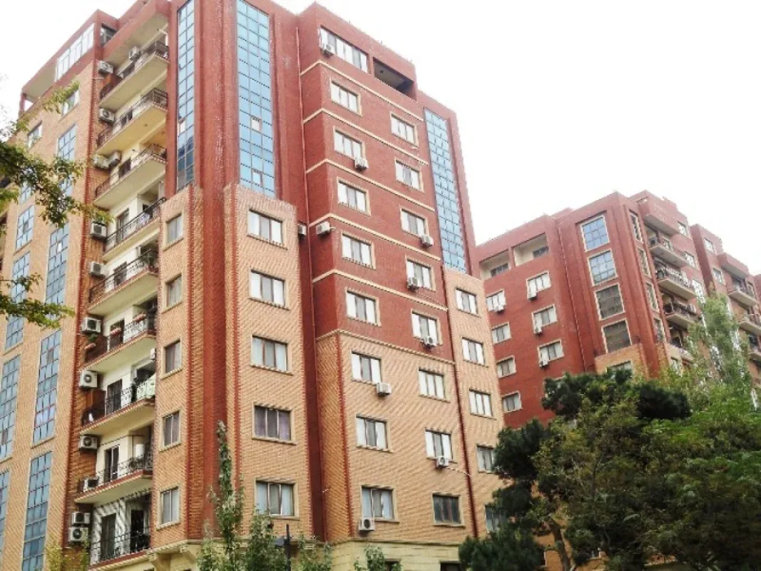 Kirayə verilir 4 otaqlı yeni tikili 180 m²