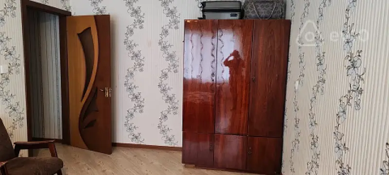 Kirayə verilir 4 otaqlı köhnə tikili 120 m²