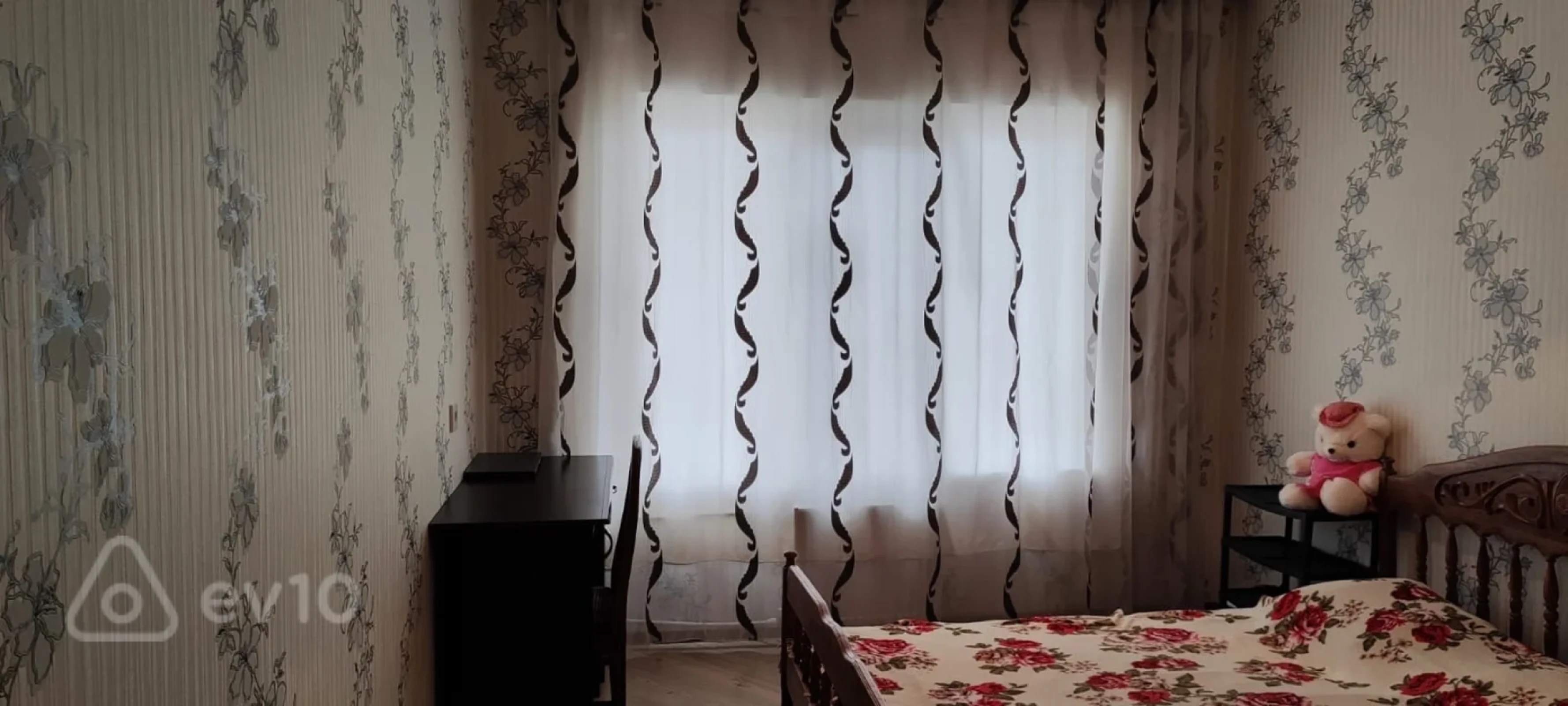 Kirayə verilir 4 otaqlı köhnə tikili 120 m²