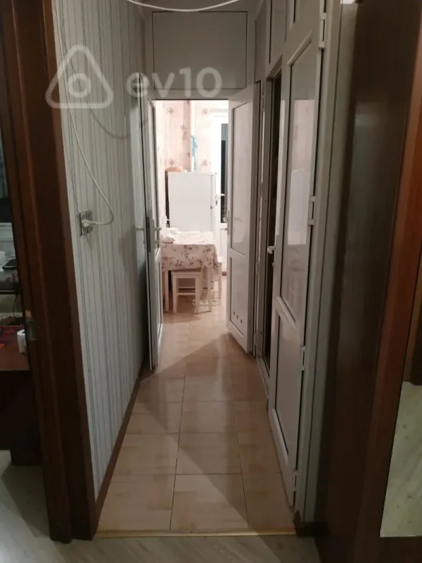 Kirayə verilir 4 otaqlı köhnə tikili 120 m²