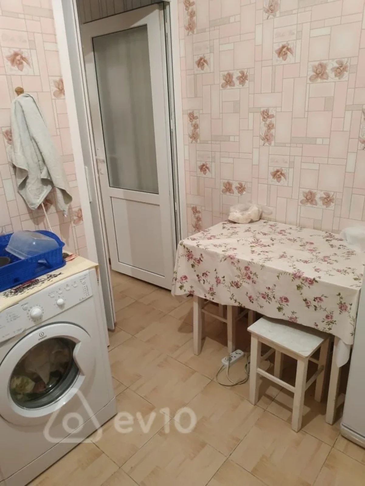 Kirayə verilir 4 otaqlı köhnə tikili 120 m²