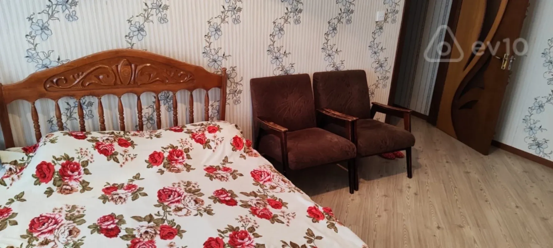 Kirayə verilir 4 otaqlı köhnə tikili 120 m²