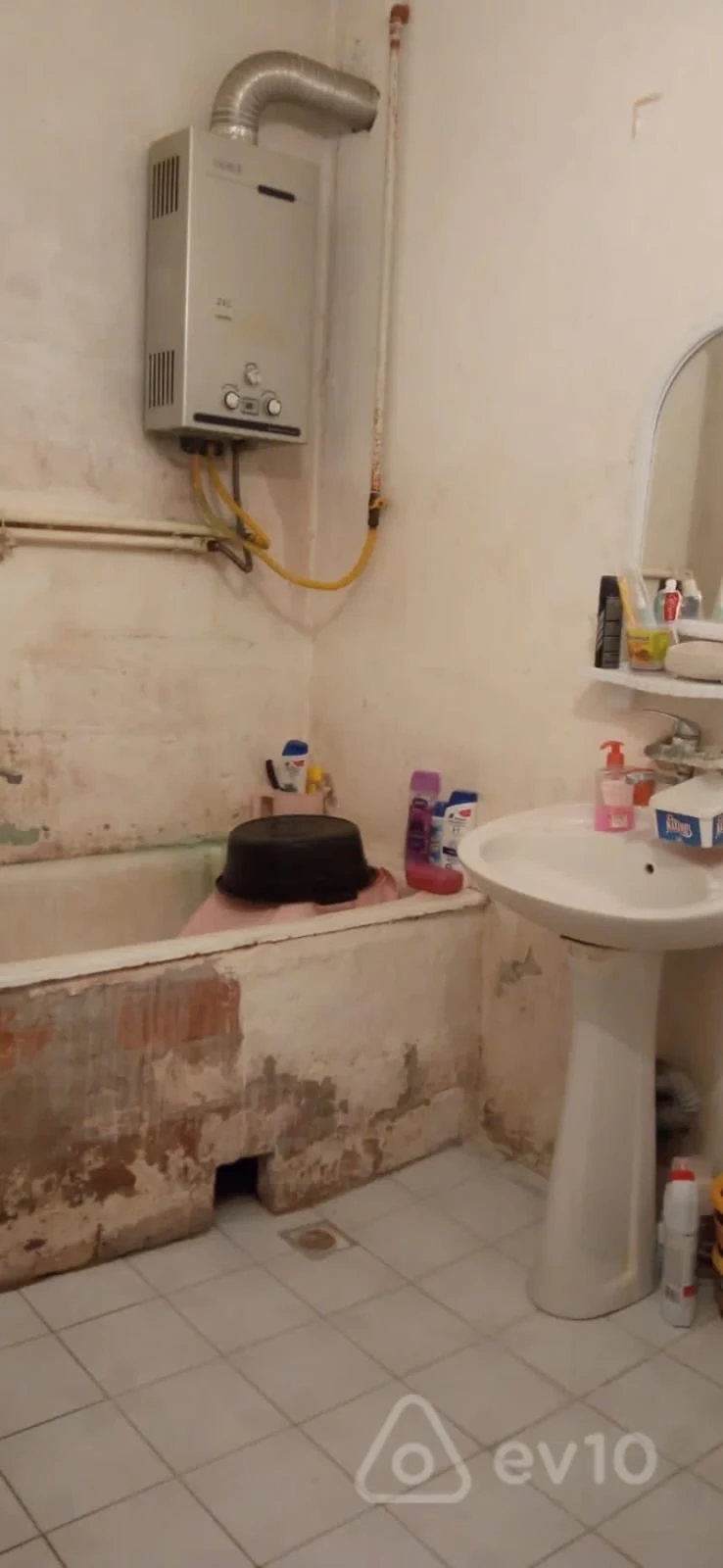 Kirayə verilir 3 otaqlı köhnə tikili 70 m²