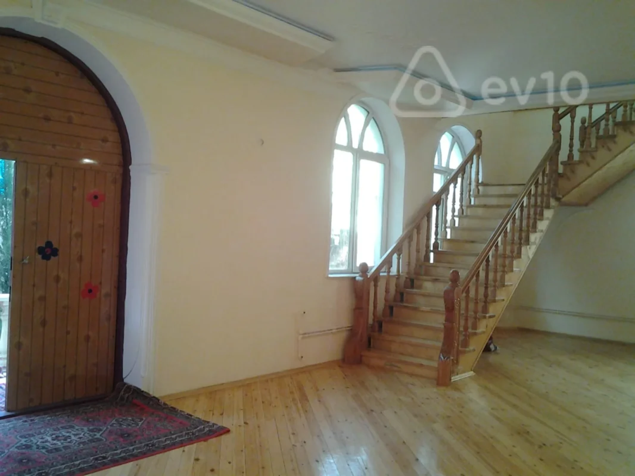 Satılır 10 otaqlı həyət evi 750 m²