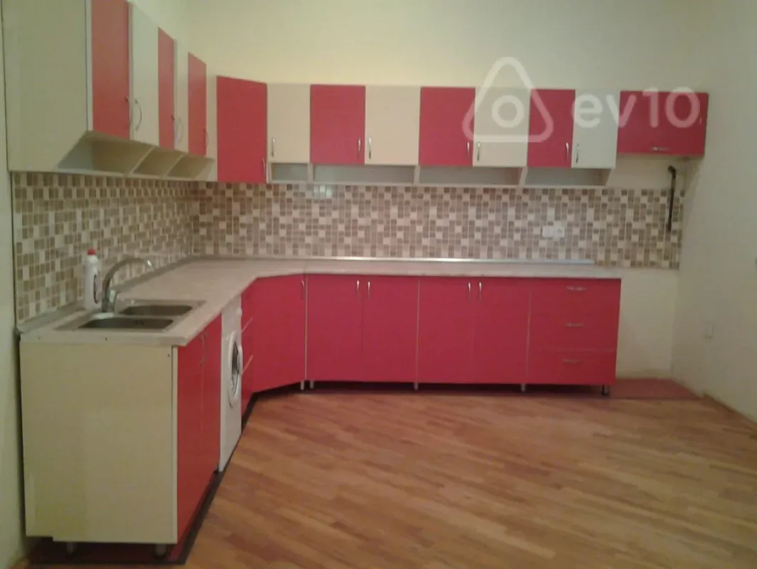 Satılır 10 otaqlı həyət evi 750 m²