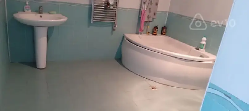 Satılır 10 otaqlı həyət evi 750 m²