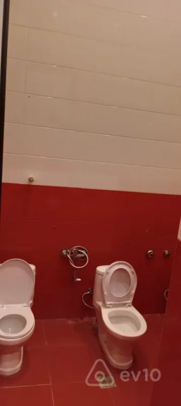 Satılır 10 otaqlı həyət evi 750 m²