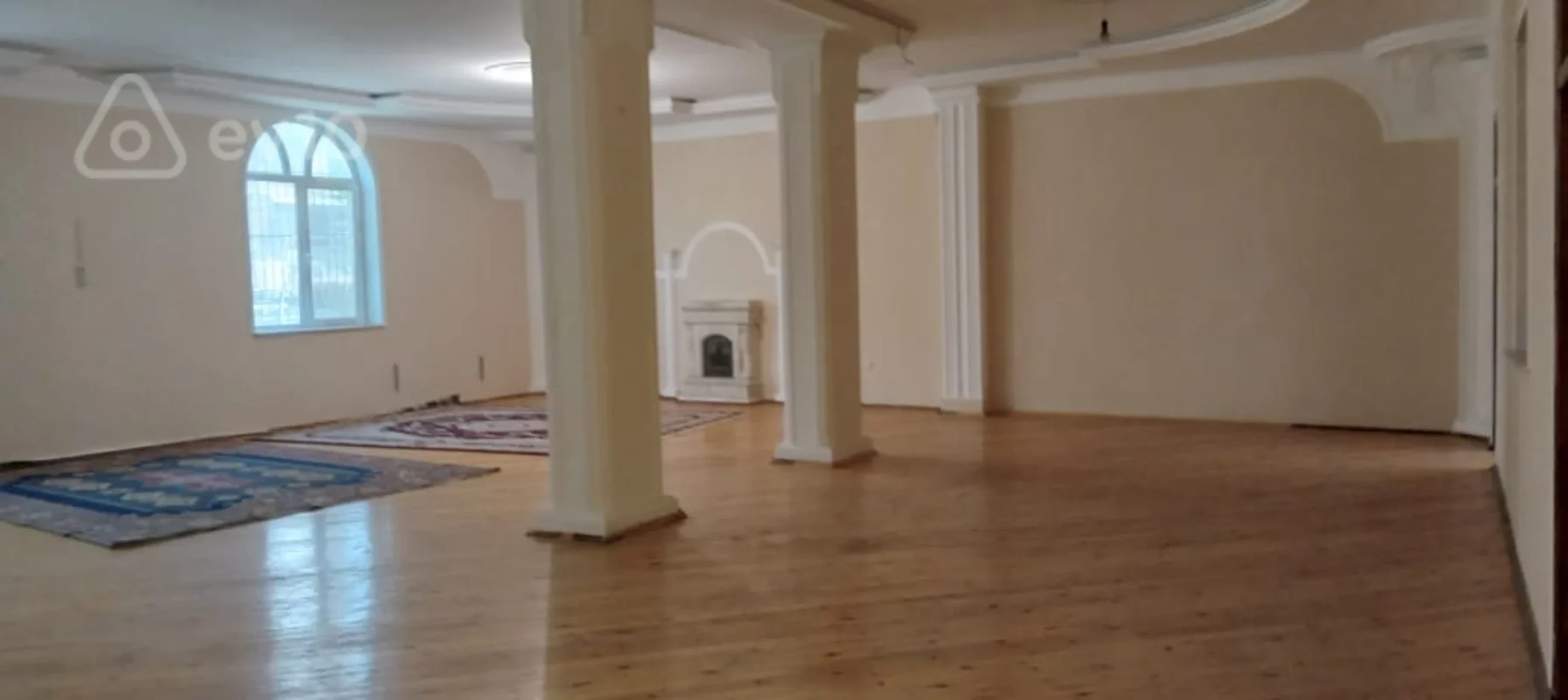 Satılır 10 otaqlı həyət evi 750 m²